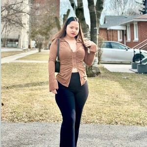 Meet your Posher, Lourry april